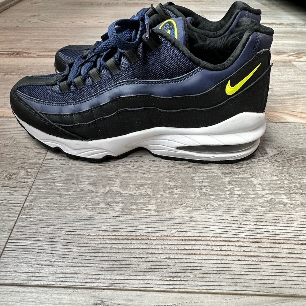 Air Max 95s black midnight navy GS size 5y